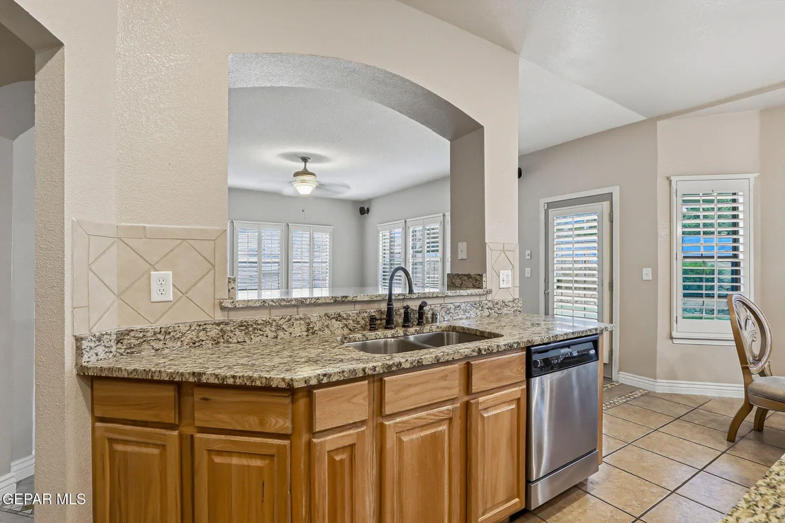 Photo of 524 BREWSTER Place