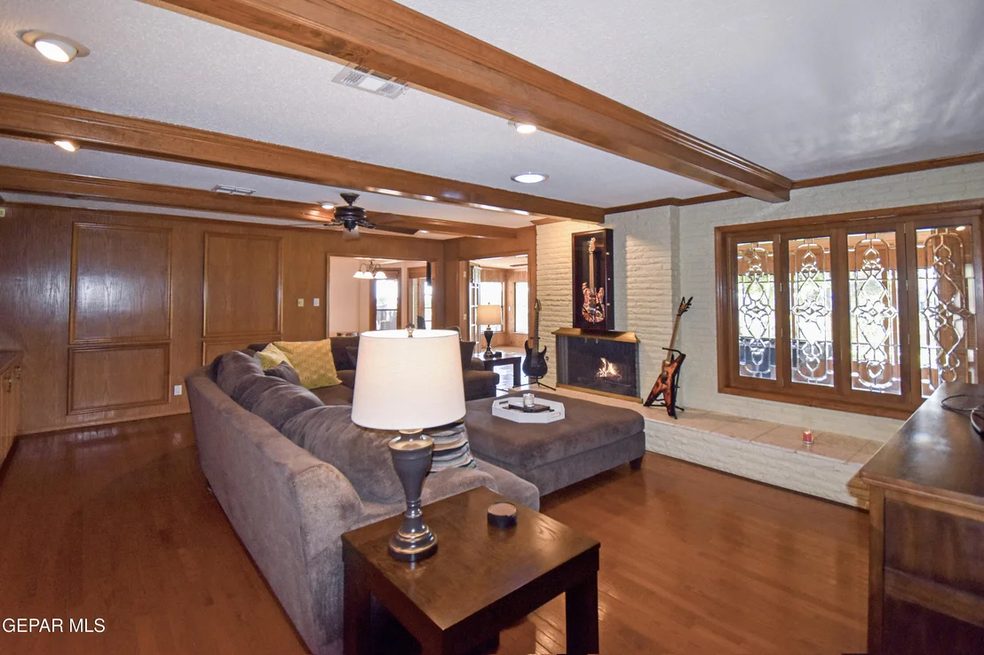Photo of 849 River Oaks Drive