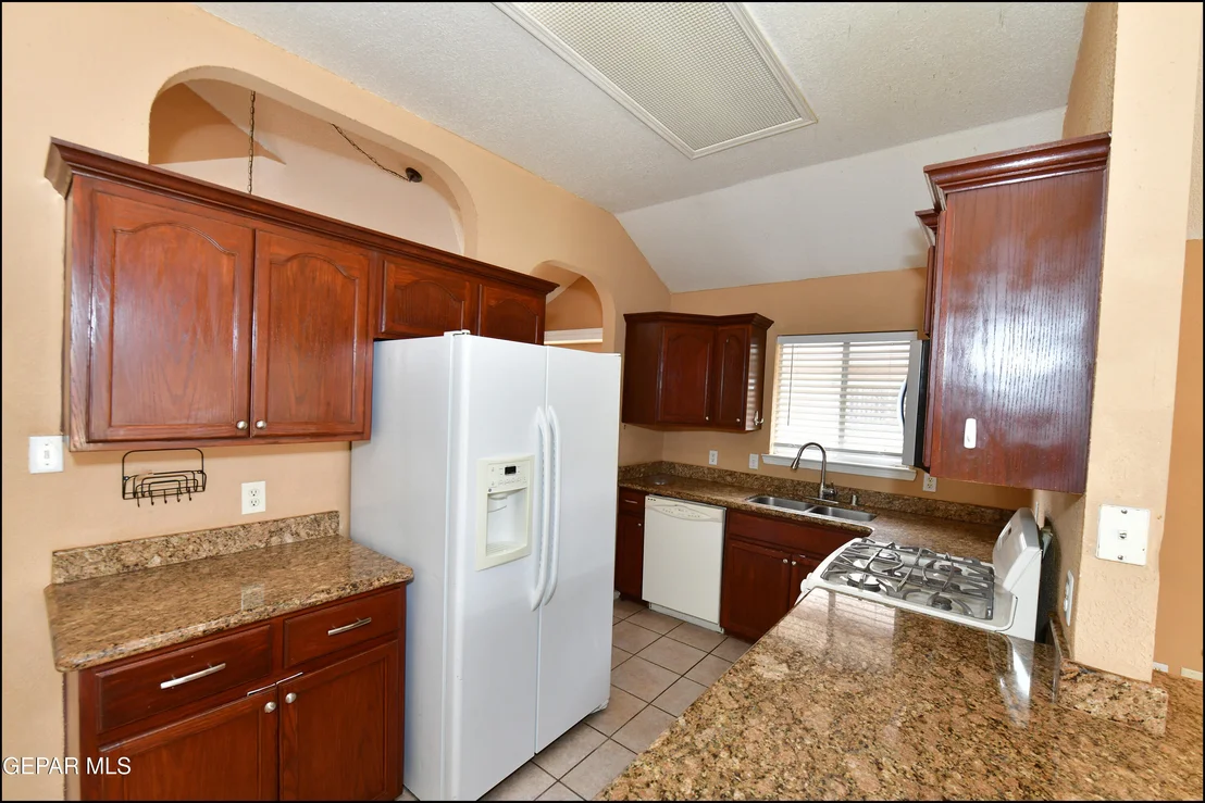 Photo of 7737 PLAZA AZUL Road