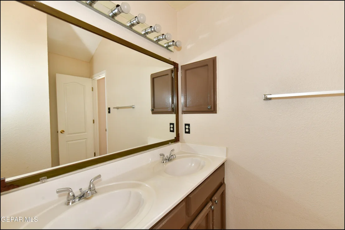 Photo of 7737 PLAZA AZUL Road