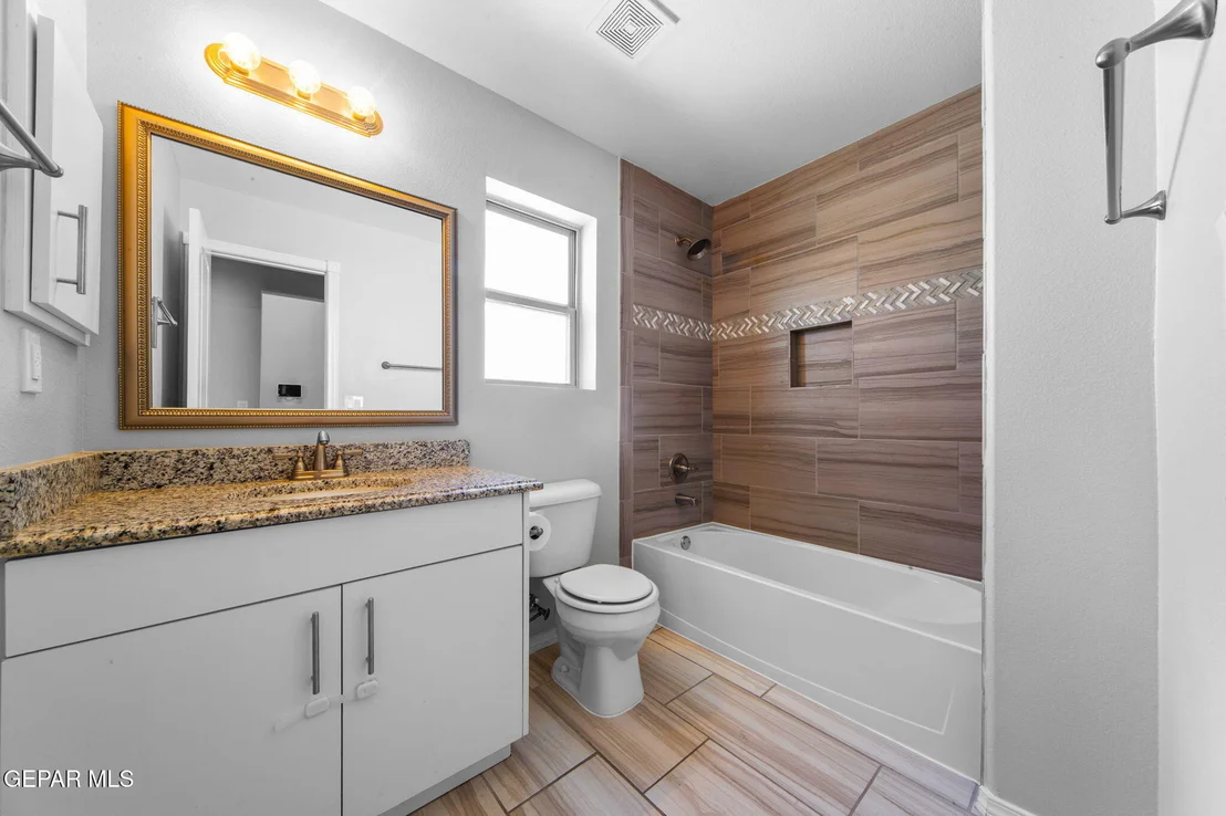 Photo of 938 YELDON Place