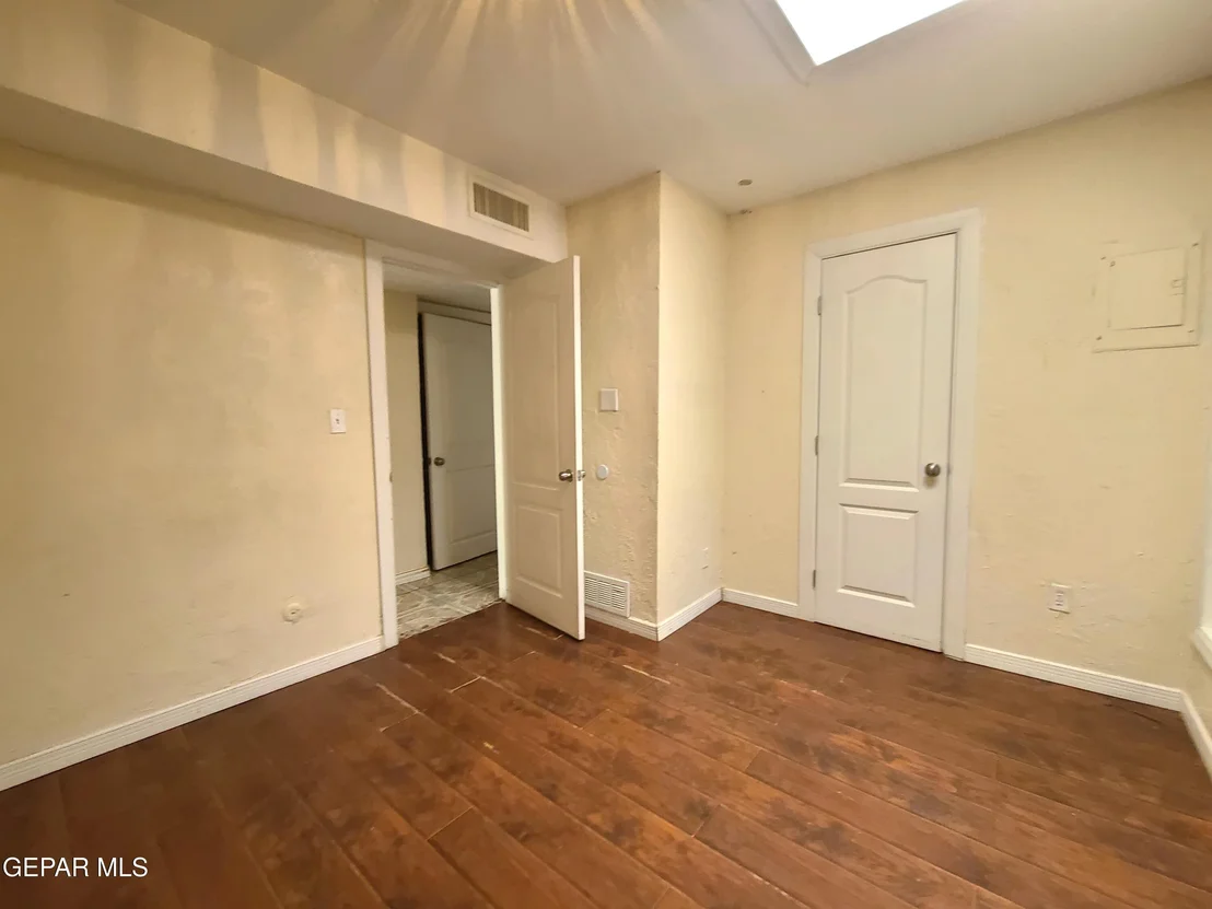 Photo of 1714 BANKER Road