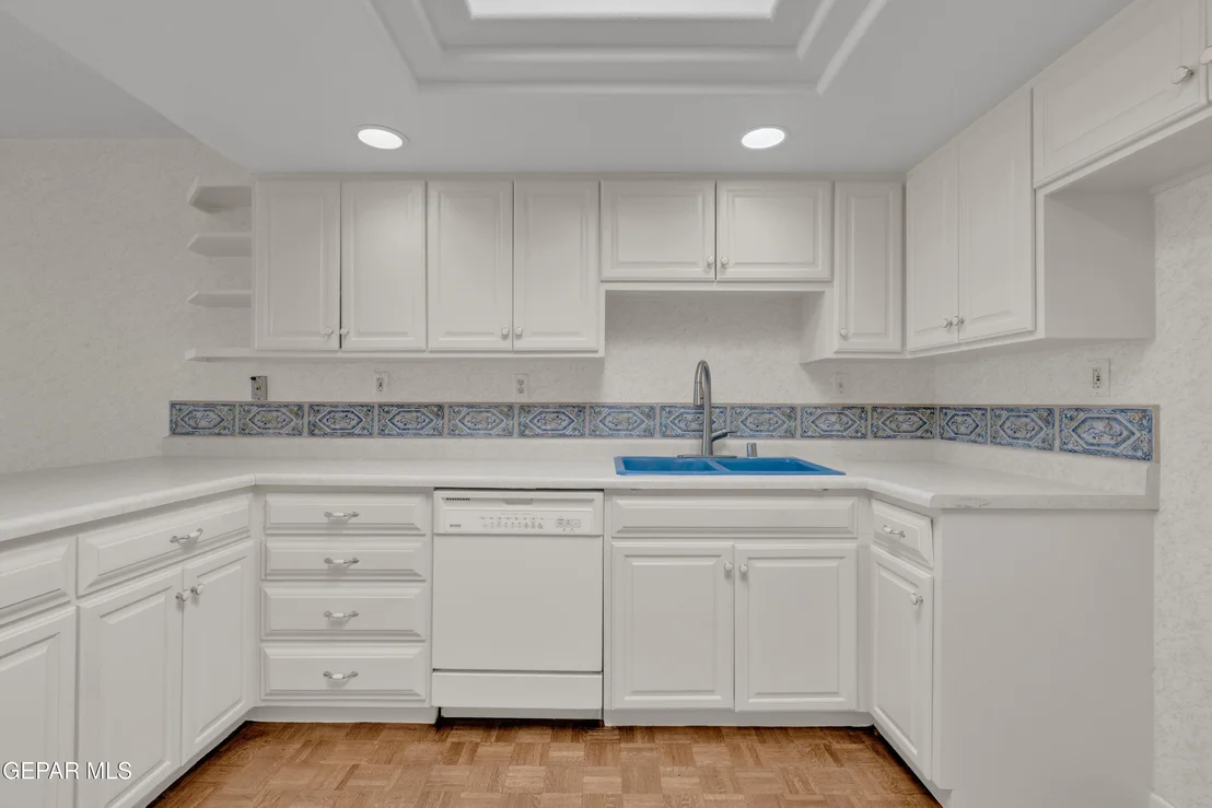 Photo of 913 THUNDERBIRD Drive