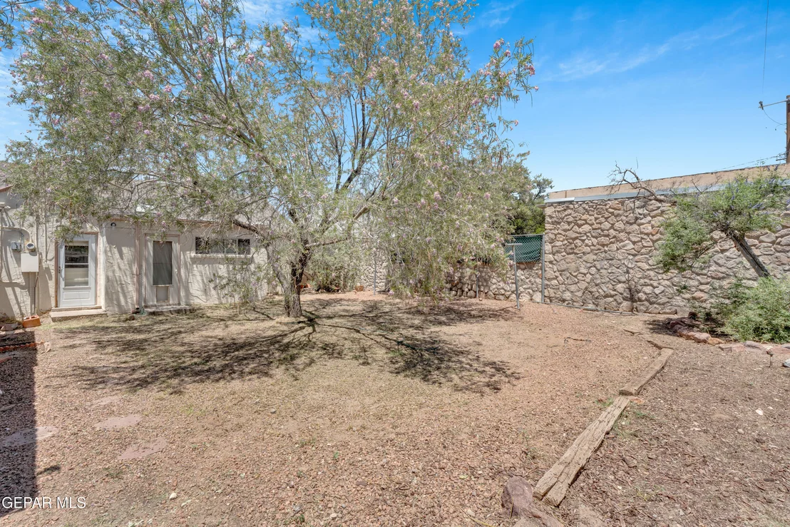 Photo of 412 E BALTIMORE Drive