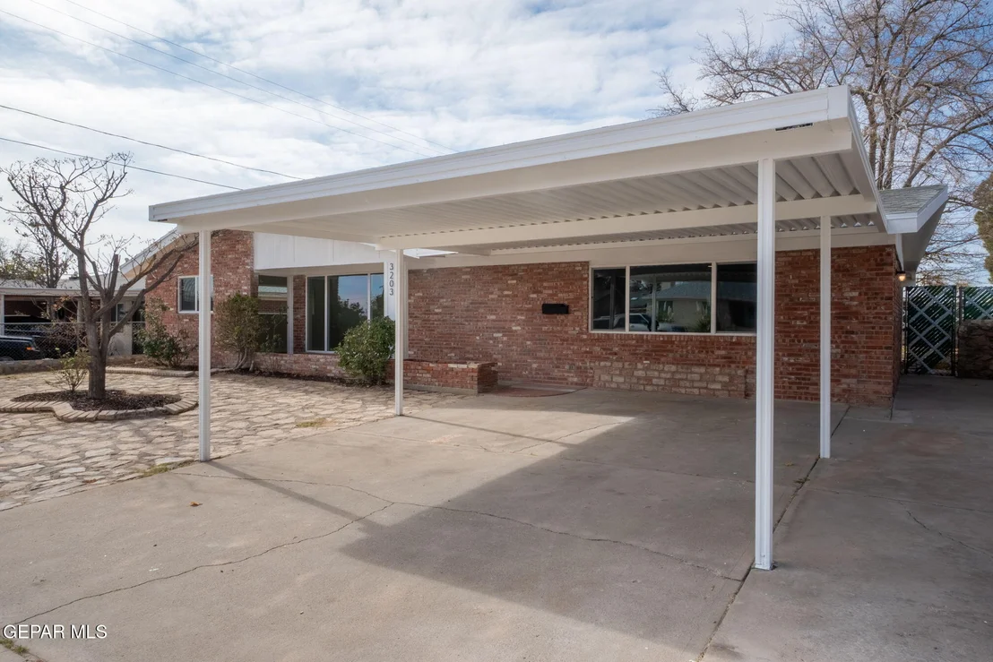 Photo of 3203 Shetland Road