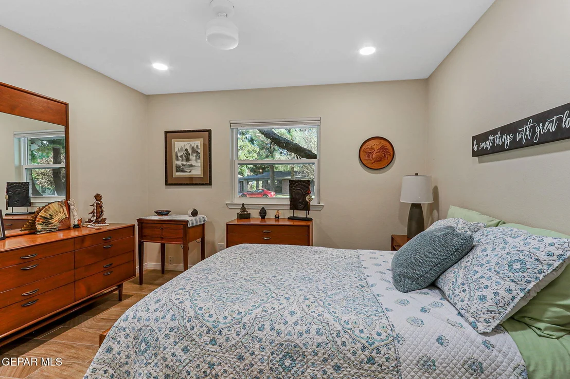Photo of 717 LIVE OAK Drive