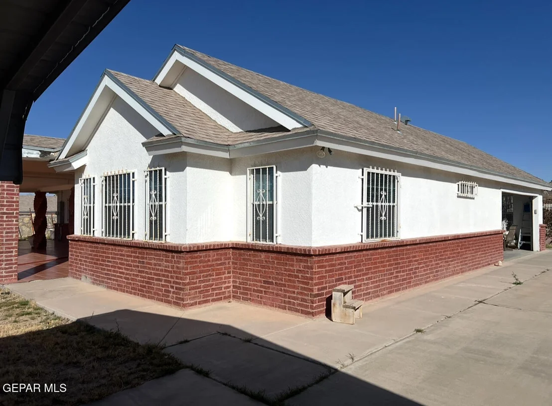 Photo of 225 PEYTON Road