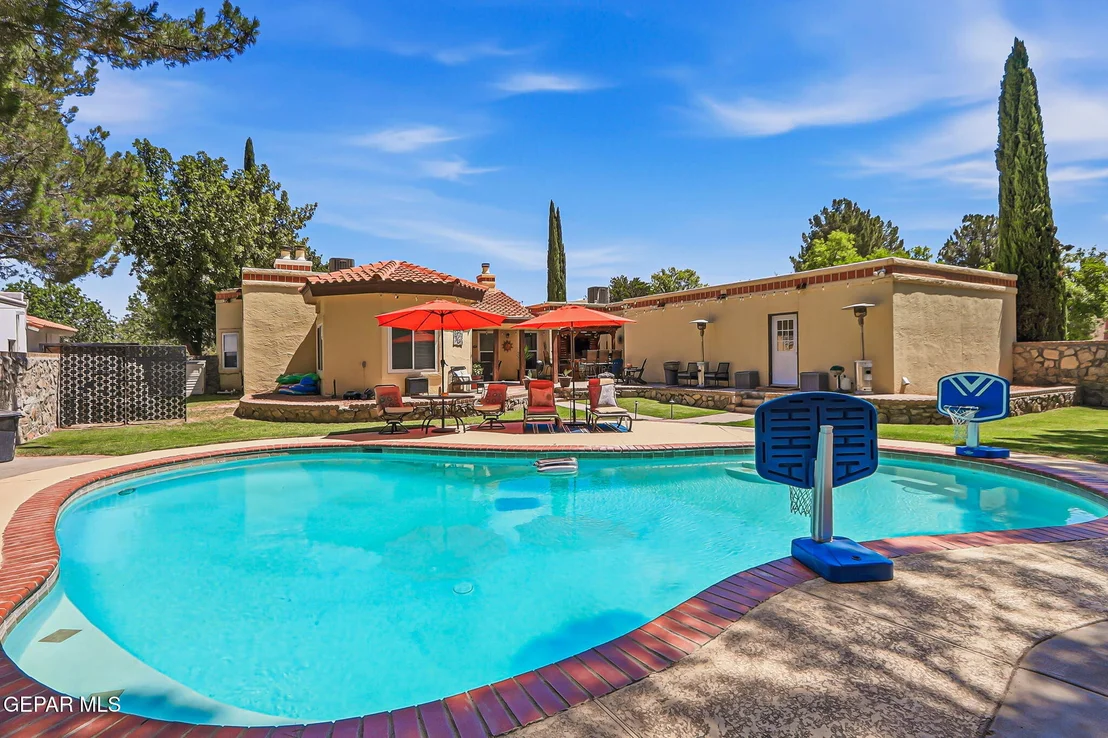 Photo of 716 Willow Glen Drive