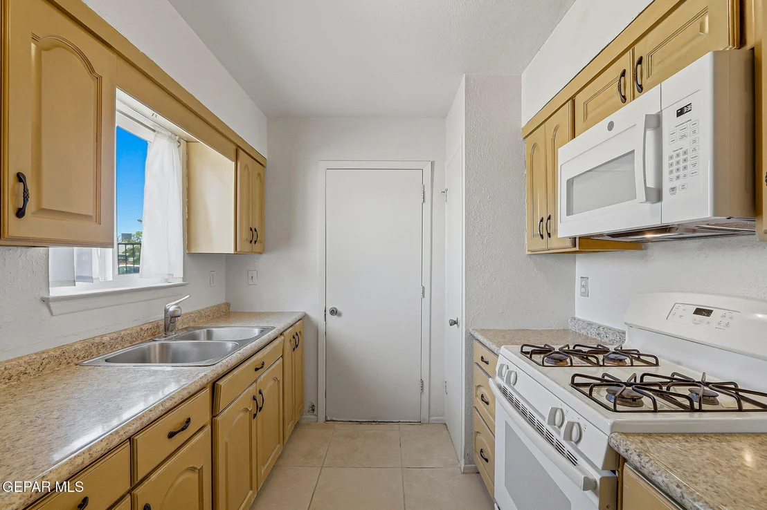 Photo of 8400 FURMAN Place
