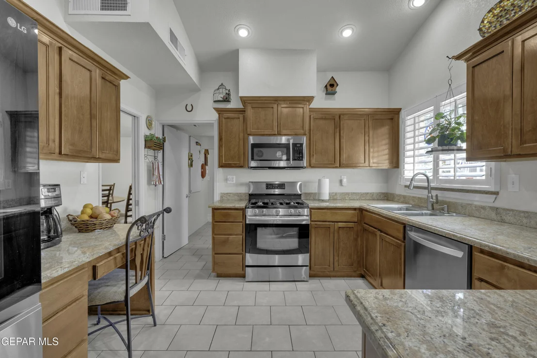 Photo of 801 MONTCLAIR Drive
