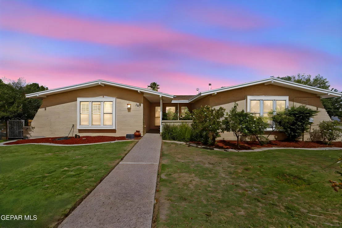 Photo of 207 SERRANIA Drive