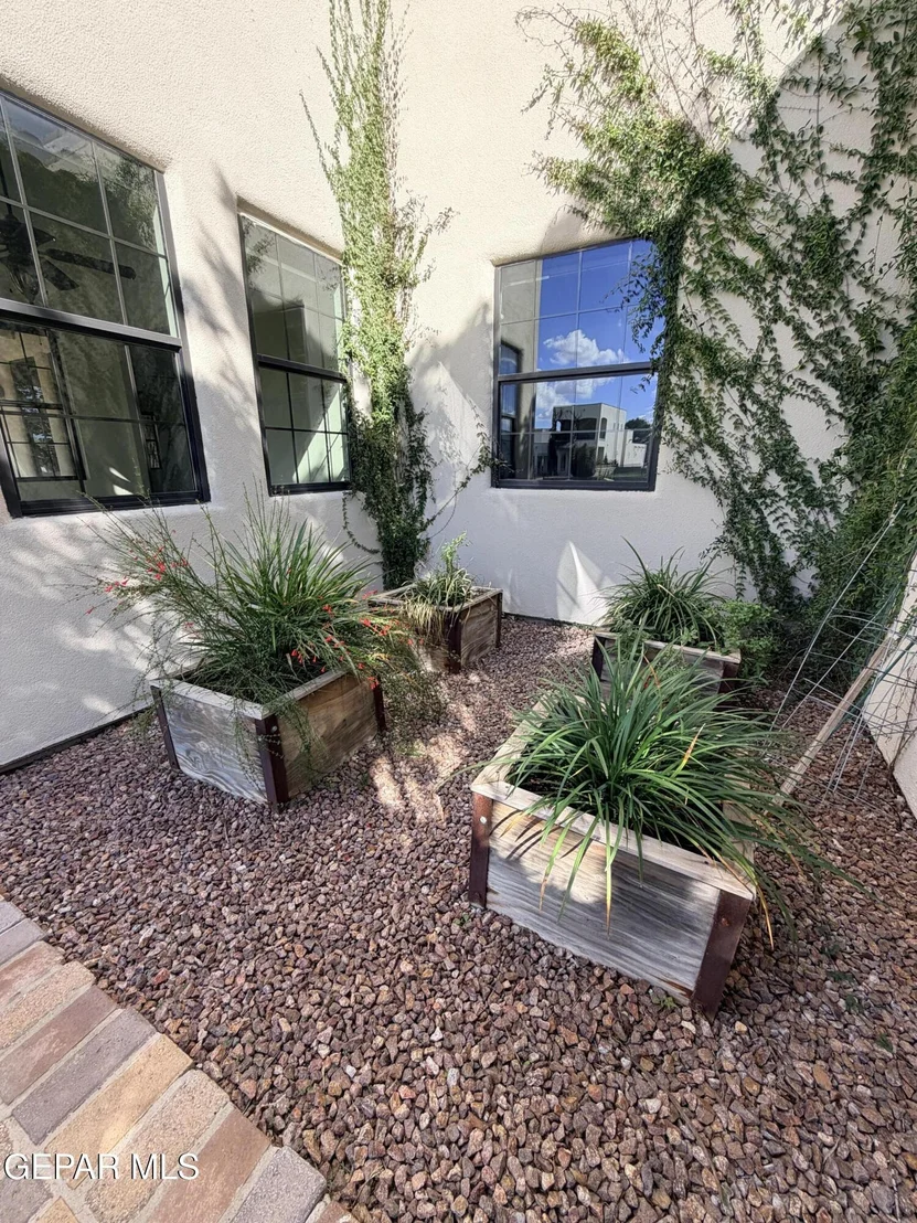 Photo of 5617 RIVER RUN Street