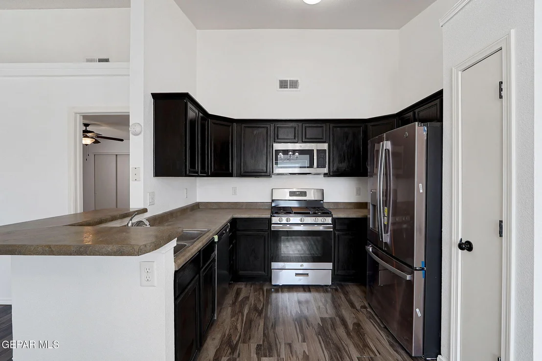 Photo of 12729 RAUL MENDIOLA Lane