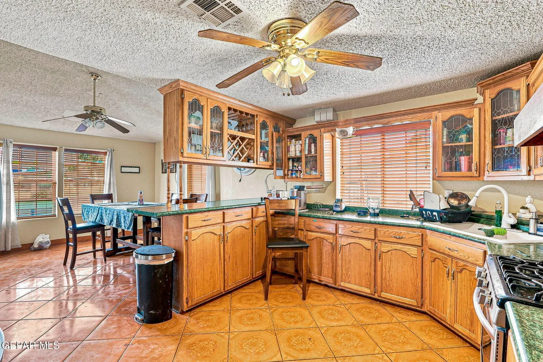 Photo of 1178 YANN Road