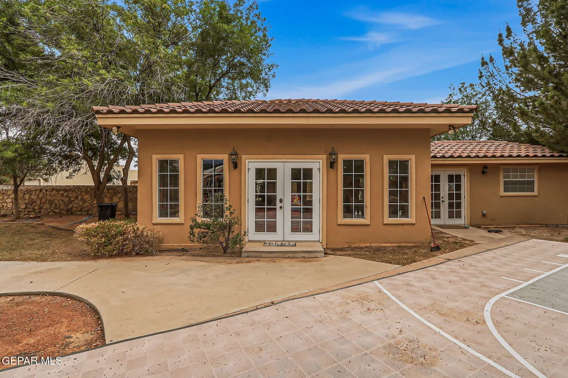Photo of 609 MEADOW WILLOW Drive