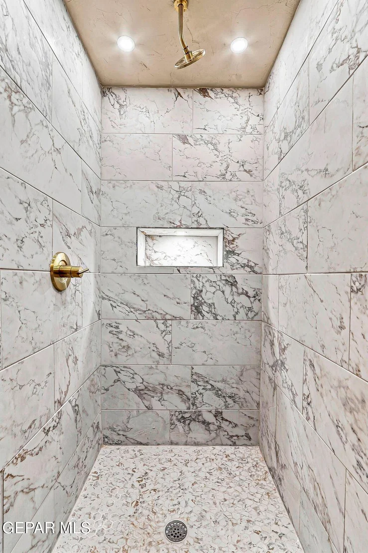 Photo of 6412 VIA DE ALBUR Court