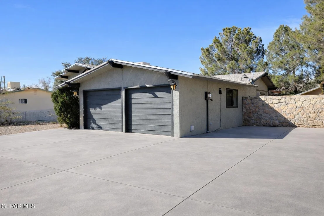Photo of 3313 EDGEROCK Drive