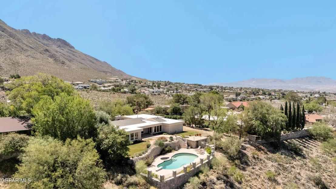 Photo of 913 THUNDERBIRD Drive