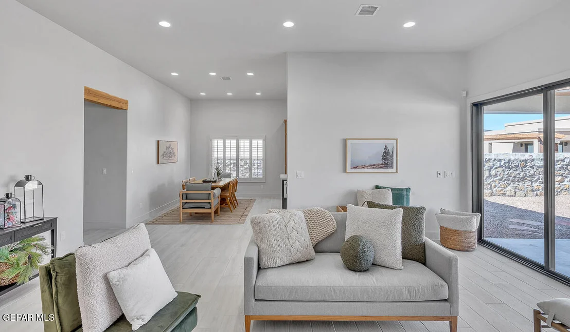 Photo of 909 Bilton Place