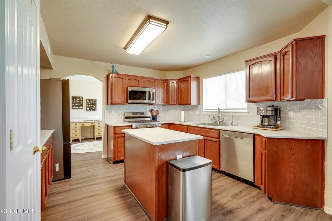 Photo of 13261 Walker Post Avenue