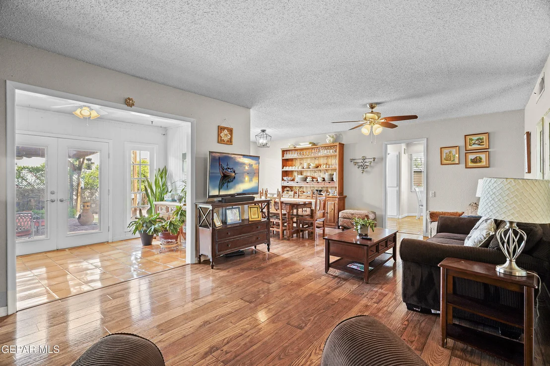Photo of 207 SERRANIA Drive