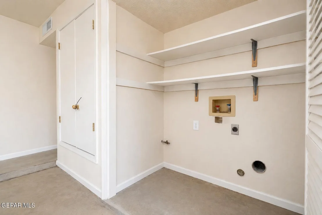 Photo of 5920 W VALLEY Circle