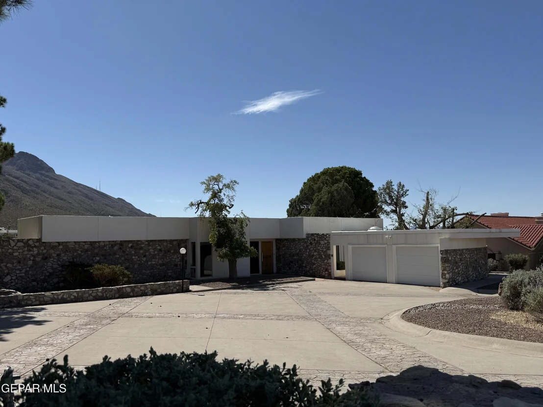 Photo of 912 THUNDERBIRD Drive