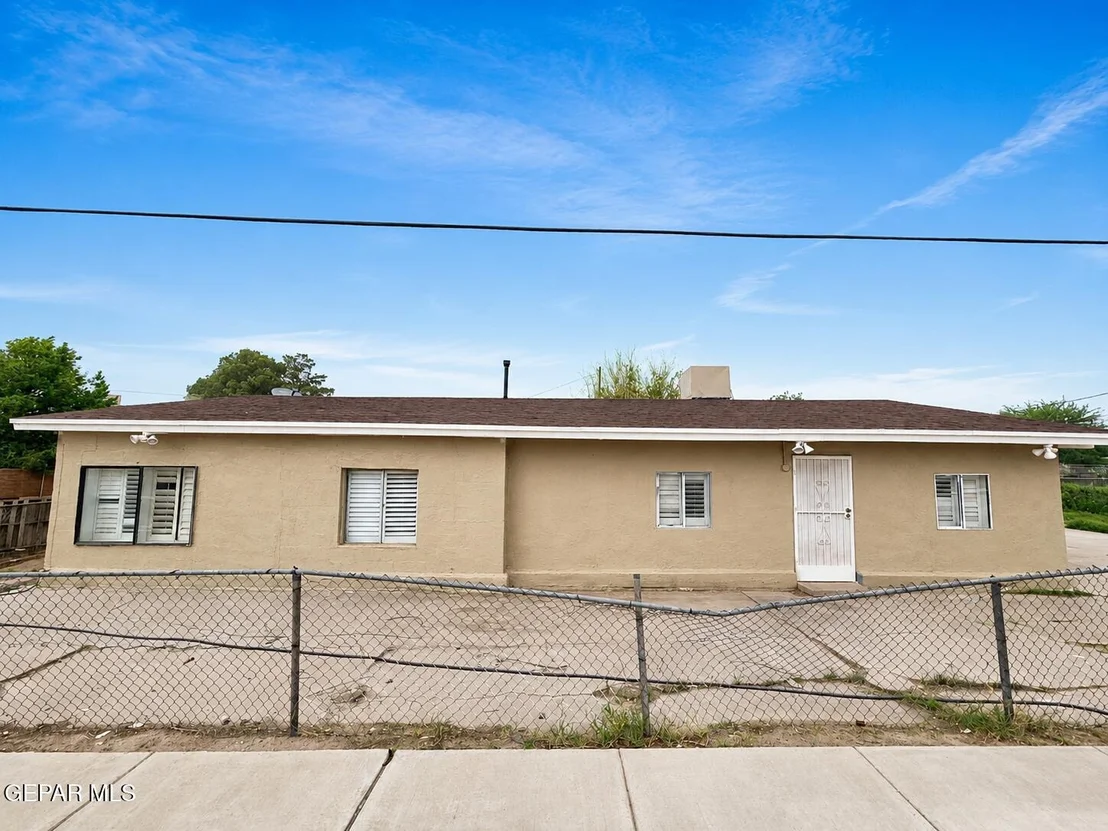 Photo of 305 MCCUNE Road