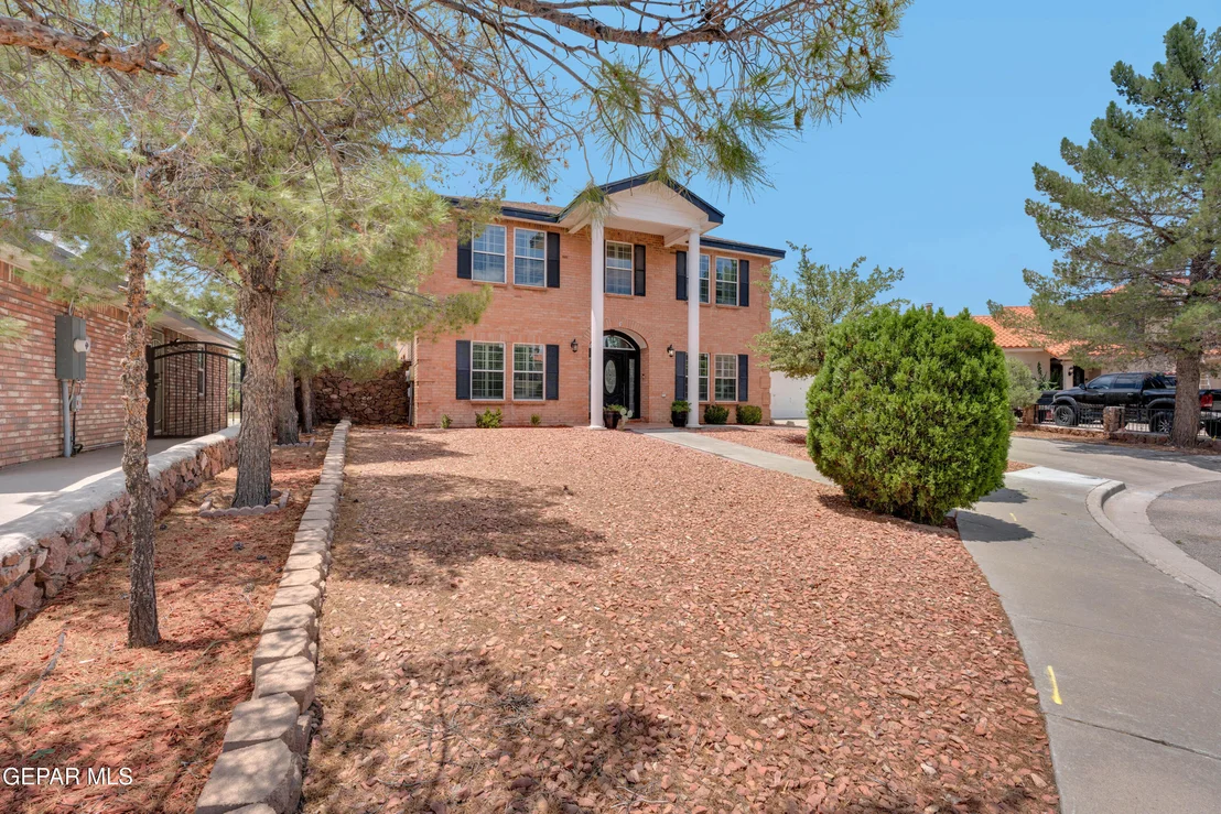 Photo of 2121 GREENLEE Drive