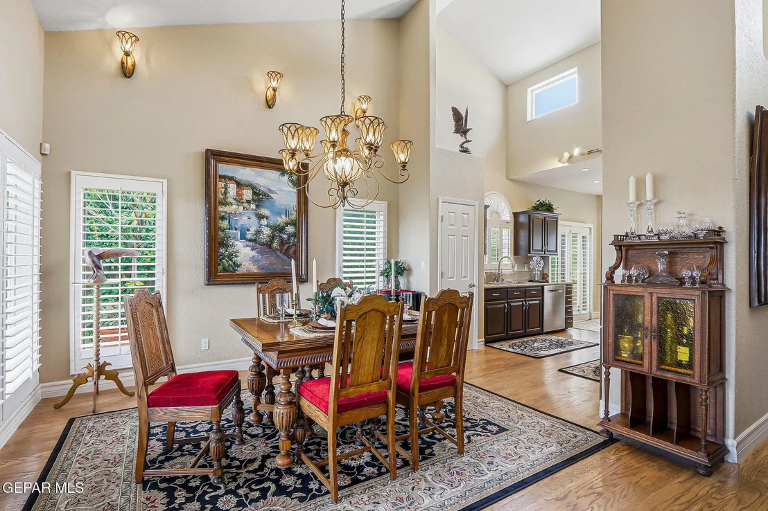 Photo of 1013 LOS JARDINES Circle