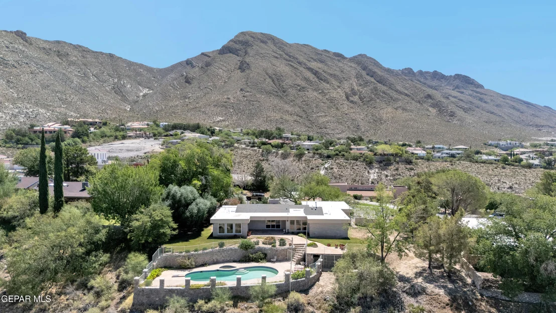 Photo of 913 THUNDERBIRD Drive