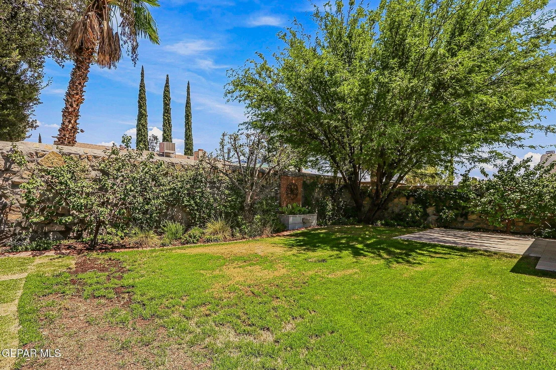 Photo of 744 EL PARQUE Drive