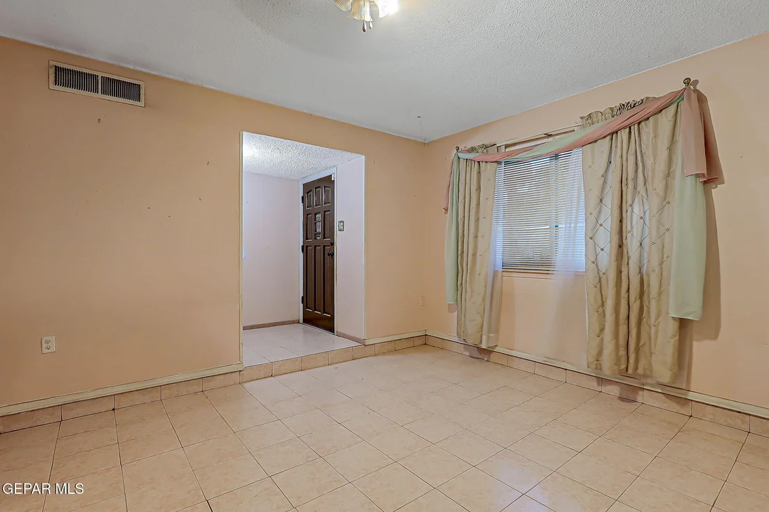 Photo of 7925 Broadway Drive