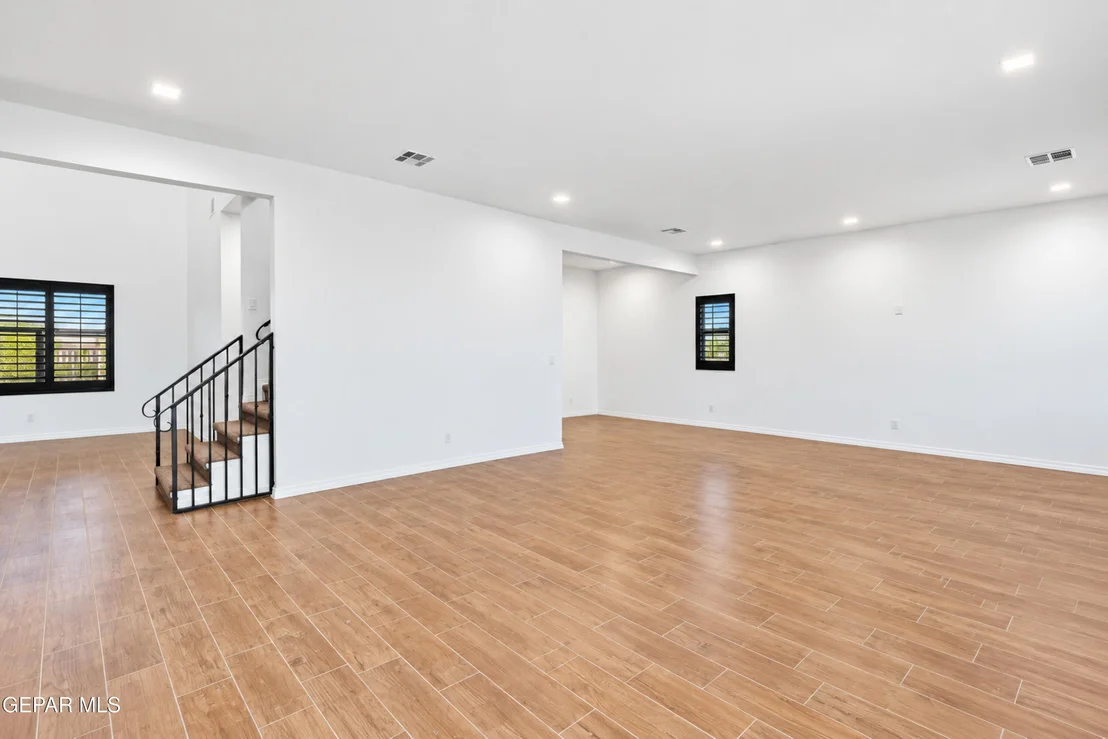 Photo of 817 Jones Point Place