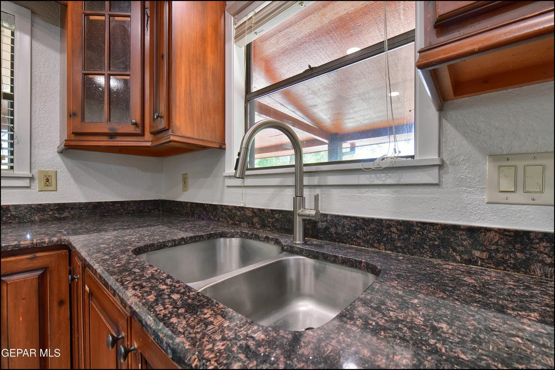 Photo of 6525 UPPER VALLEY Road