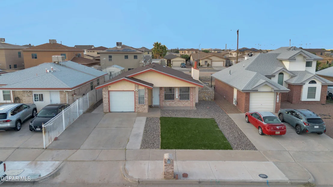 Photo of 5817 CHIPPENDALE Avenue