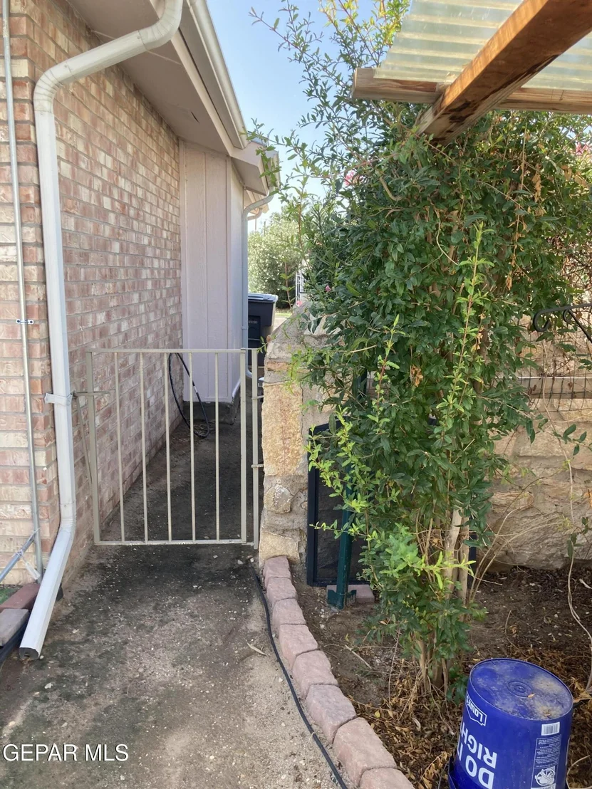 Photo of 9145 BUR OAK Circle