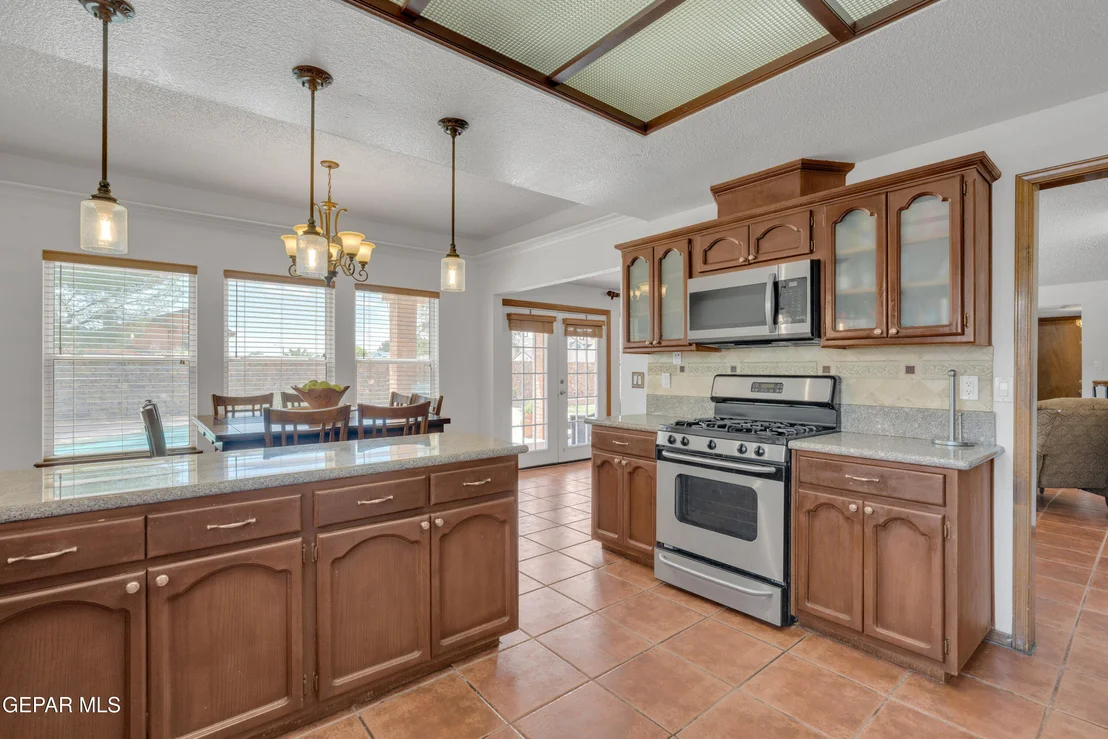 Photo of 2121 GREENLEE Drive