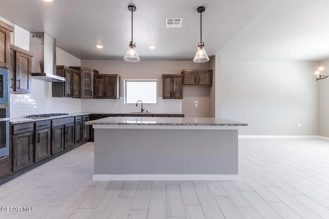 Photo of 952 Sandhurst Place