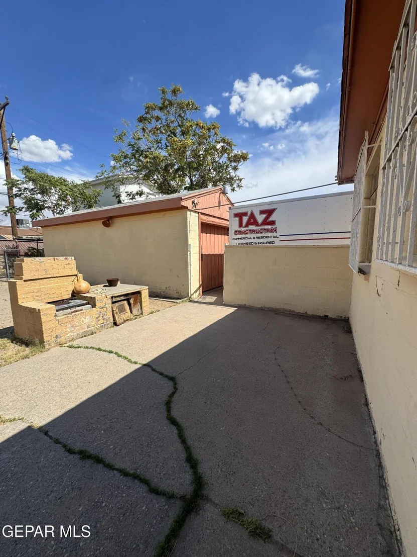 Photo of 828 OLSON Street