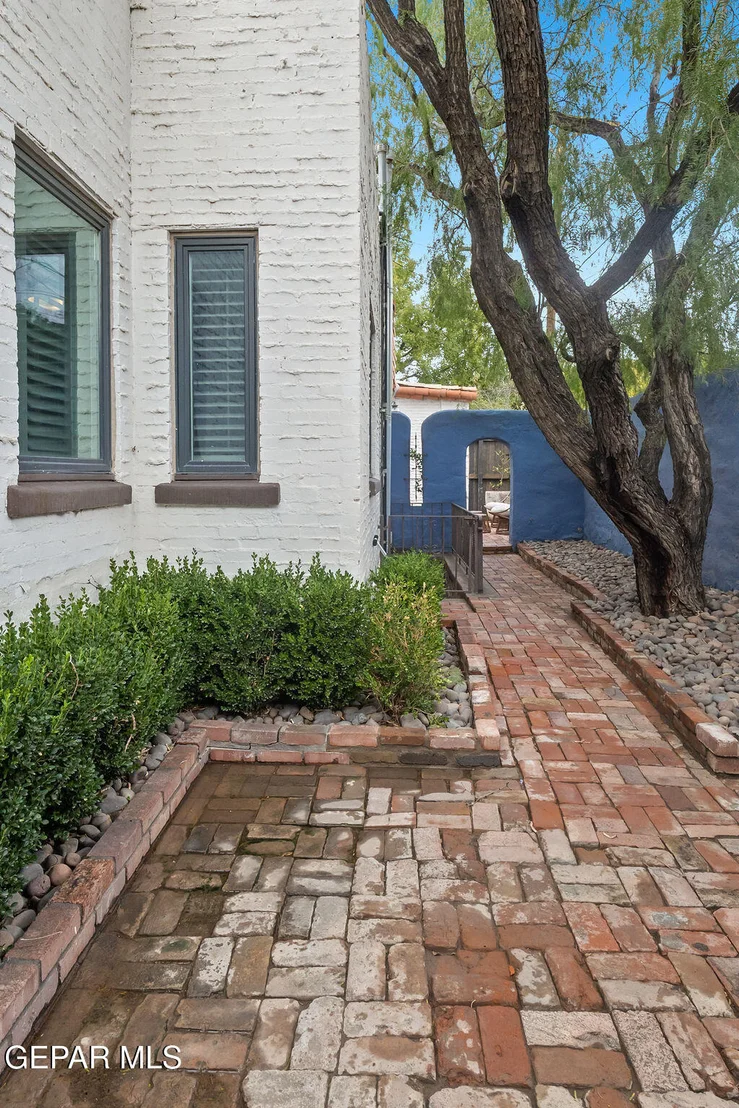 Photo of 808 BLANCHARD Avenue