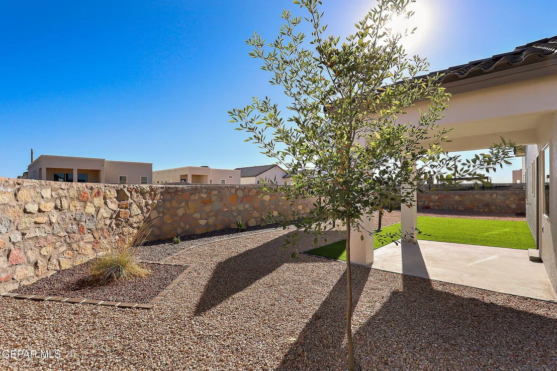 Photo of 924 Nayland Place