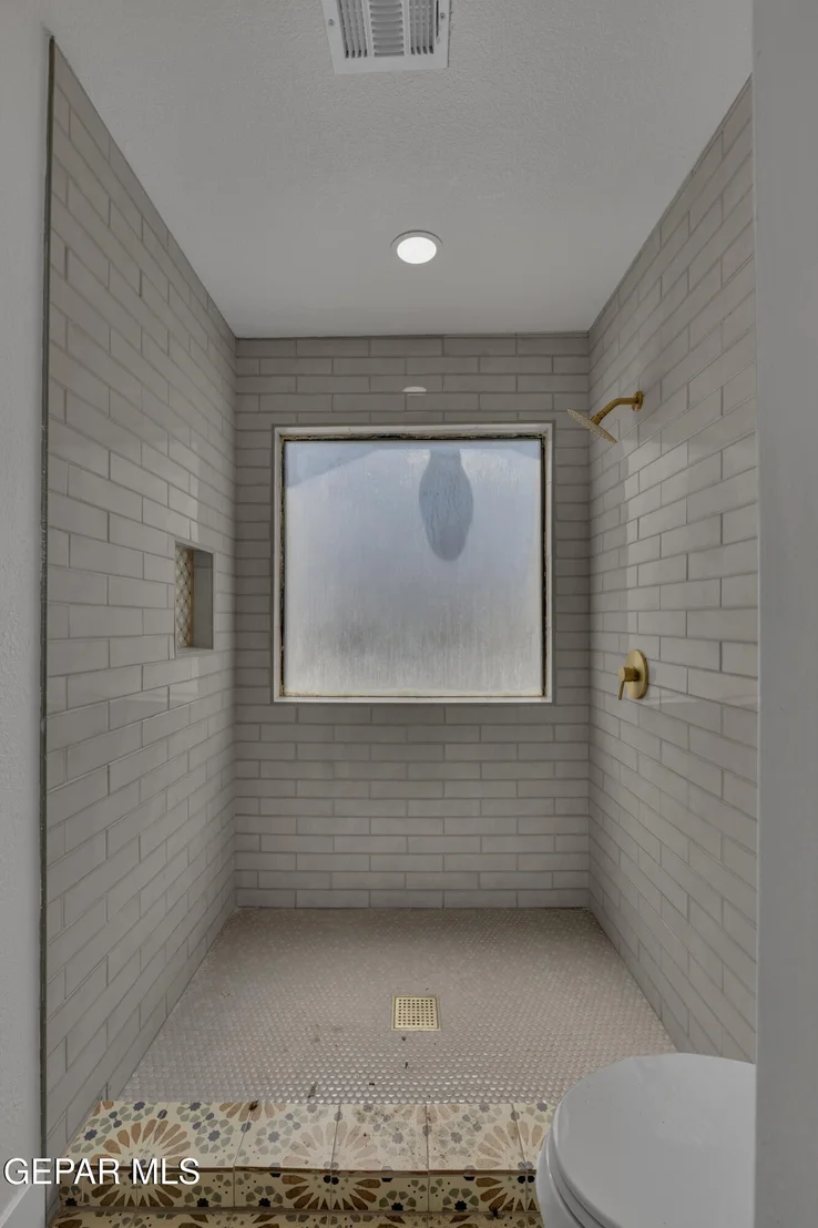Photo of 1305 JAMES KELLEY Drive
