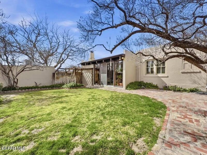Photo of 520 BLACKER Avenue