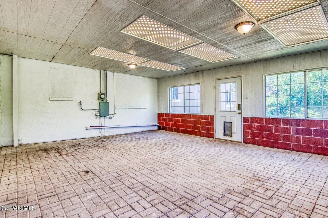 Photo of 915 Sparks Circle