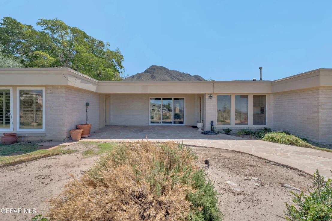 Photo of 913 THUNDERBIRD Drive