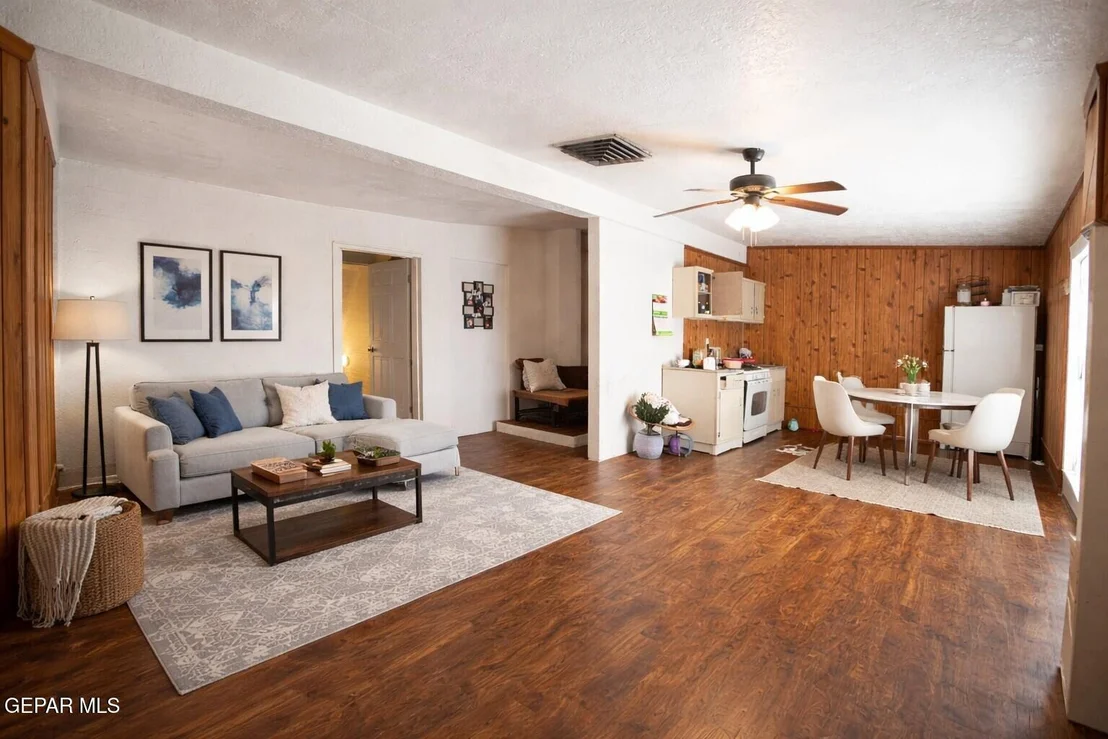 Photo of 521 RANDOLPH Drive