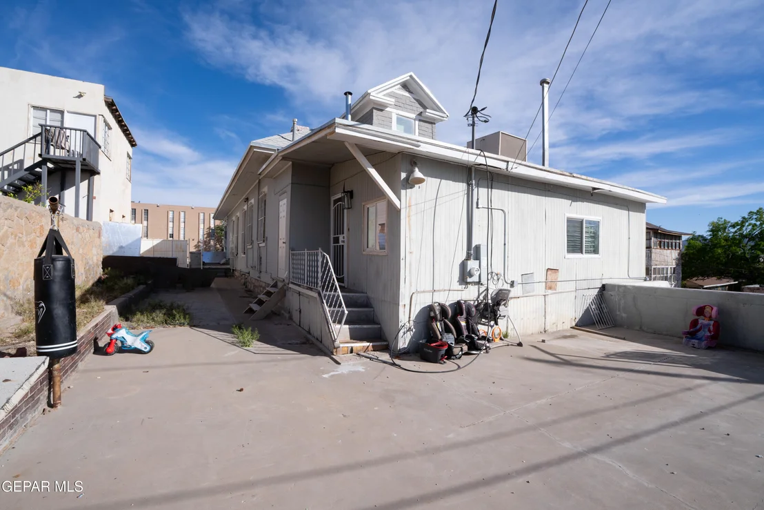 Photo of 521 RANDOLPH Drive