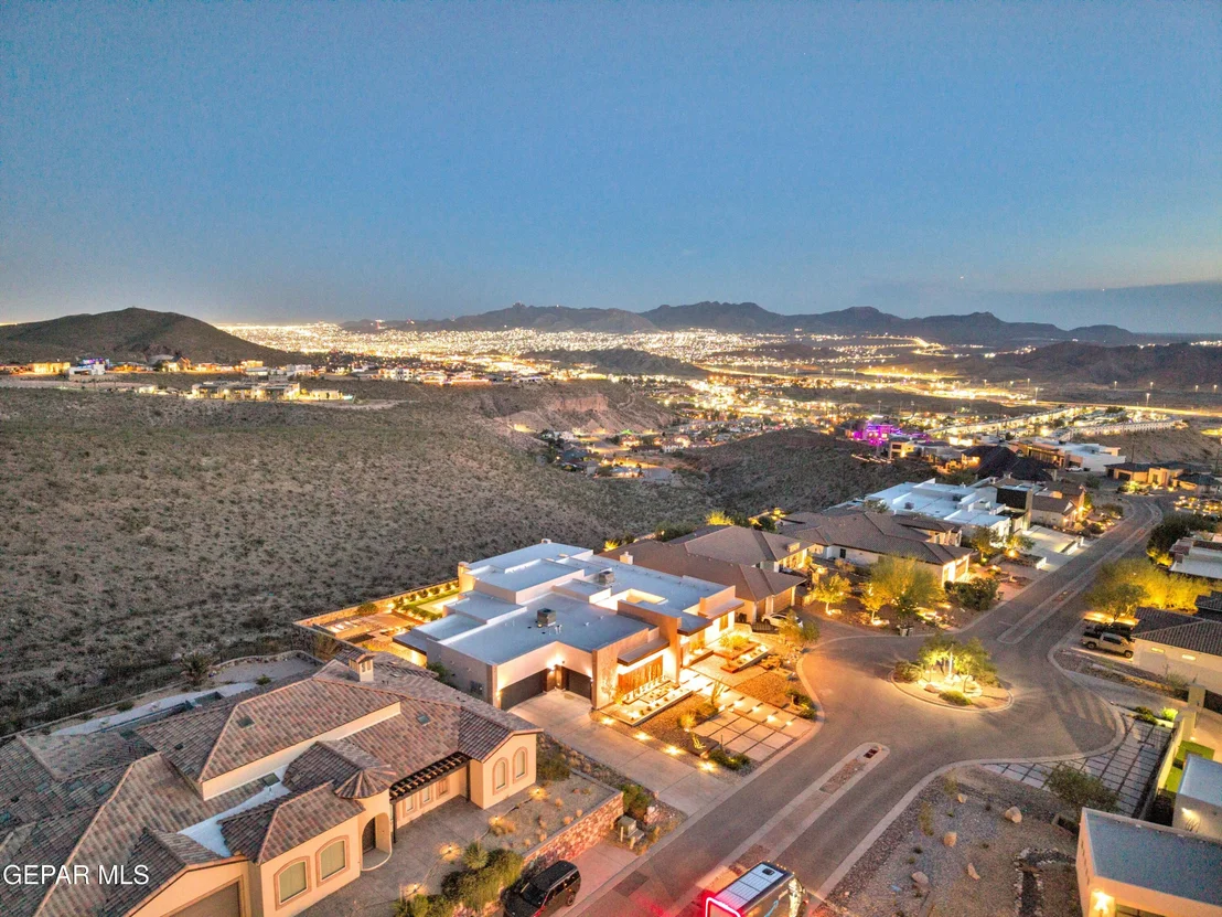 Photo of 386 ROCKY POINTE Drive
