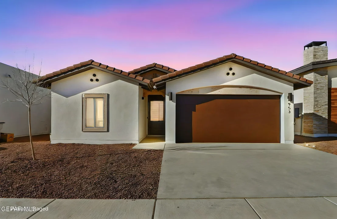 Photo of 945 Ada Lane